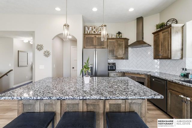 18606 George Miller Parkway, Elkhorn, NE 68022