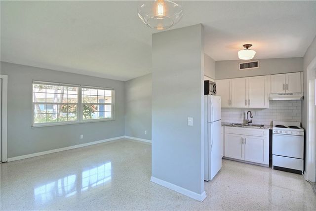 3200 Eagle Drive 2, Vero Beach, FL 32963