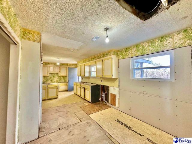 2369 Hallmark Dr, Florence, SC 29505