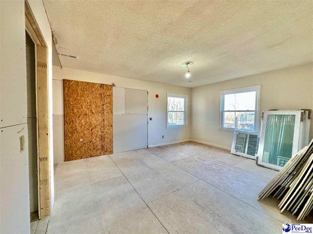 2369 Hallmark Dr, Florence, SC 29505