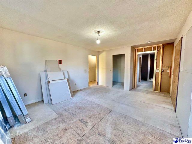 2369 Hallmark Dr, Florence, SC 29505