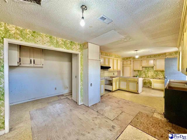 2369 Hallmark Dr, Florence, SC 29505