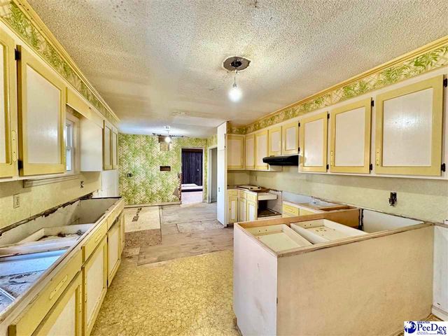 2369 Hallmark Dr, Florence, SC 29505