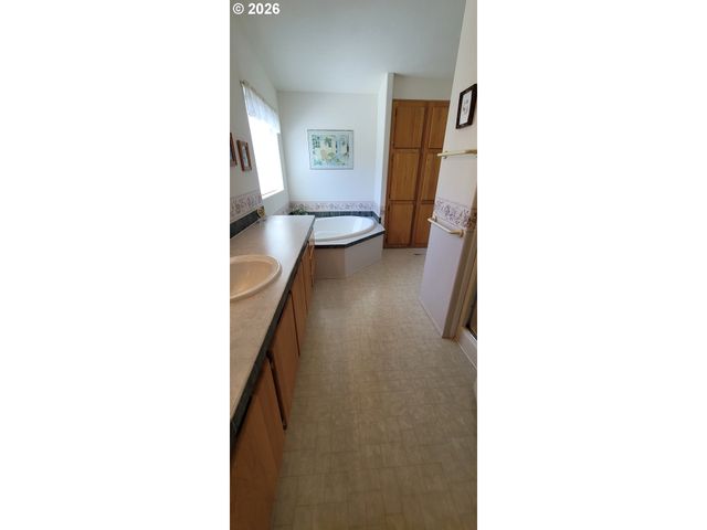 3220 CRESCENT Ave 62, Eugene, OR 97408