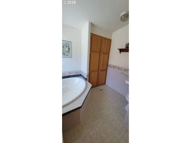 3220 CRESCENT Ave 62, Eugene, OR 97408