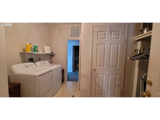 3220 CRESCENT Ave 62, Eugene, OR 97408