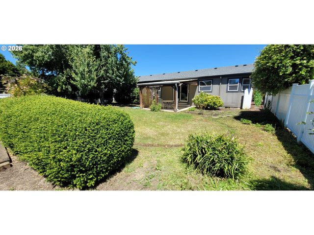 3220 CRESCENT Ave 62, Eugene, OR 97408