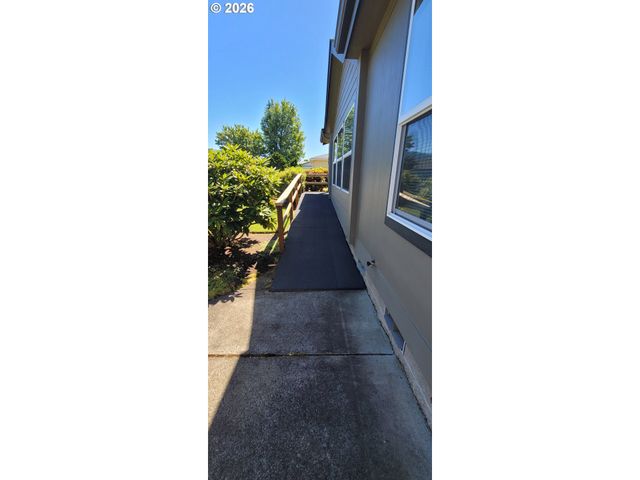 3220 CRESCENT Ave 62, Eugene, OR 97408