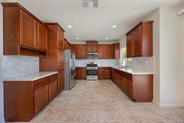 1954 Horseshoe Glen Cir, Folsom, CA 95630