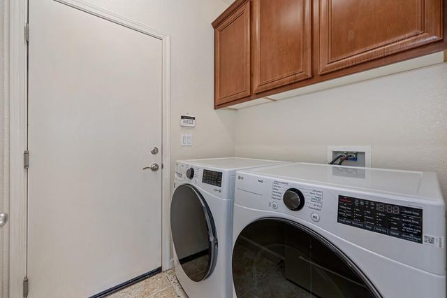 1954 Horseshoe Glen Cir, Folsom, CA 95630