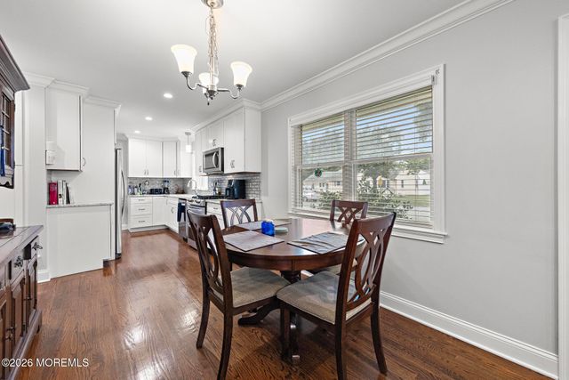 8 Meadowbrook Avenue, Eatontown, NJ 07724