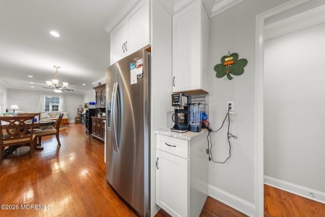 8 Meadowbrook Avenue, Eatontown, NJ 07724