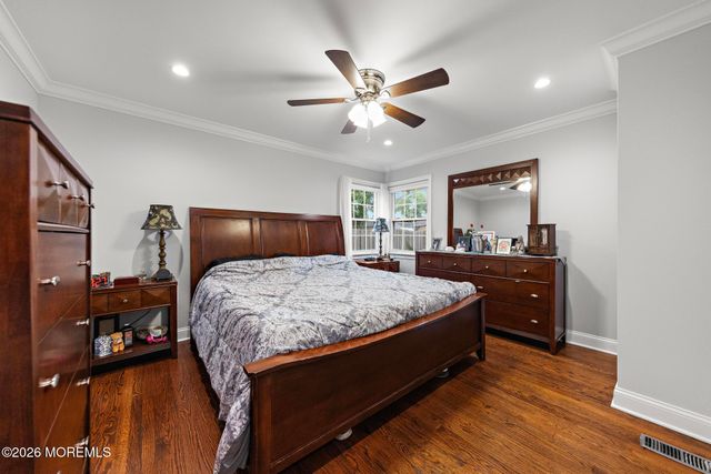 8 Meadowbrook Avenue, Eatontown, NJ 07724
