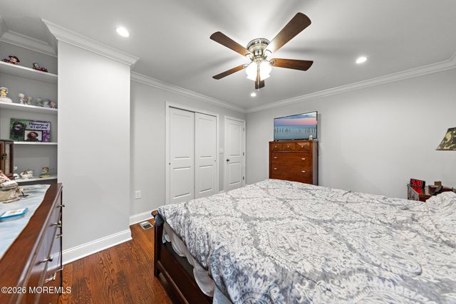 8 Meadowbrook Avenue, Eatontown, NJ 07724