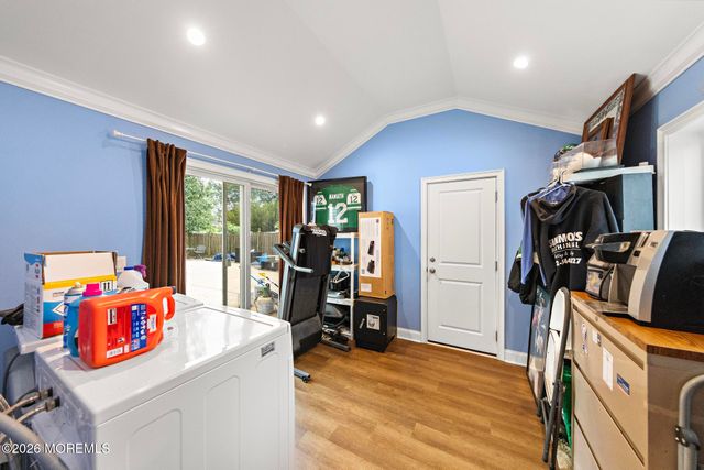 8 Meadowbrook Avenue, Eatontown, NJ 07724