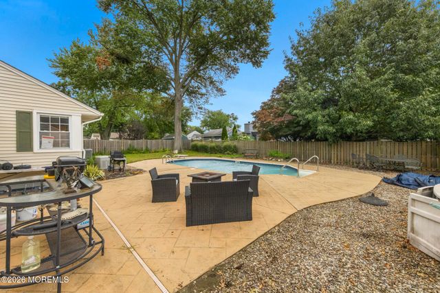 8 Meadowbrook Avenue, Eatontown, NJ 07724