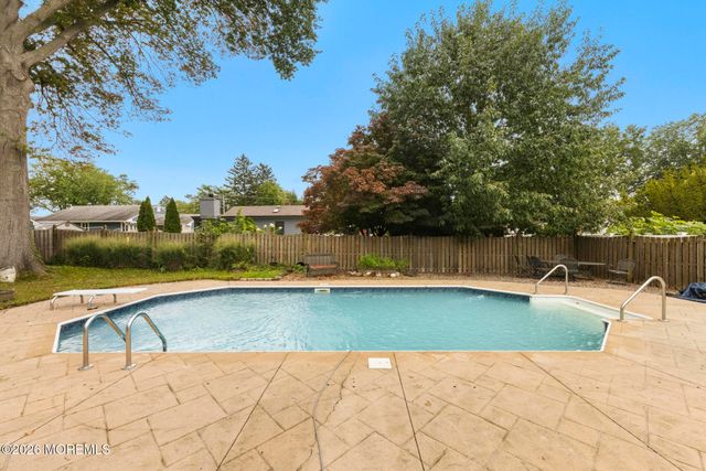 8 Meadowbrook Avenue, Eatontown, NJ 07724