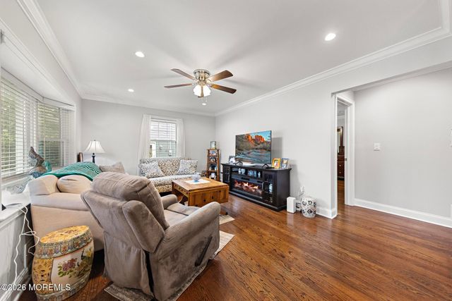 8 Meadowbrook Avenue, Eatontown, NJ 07724