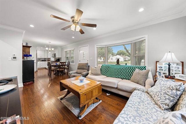 8 Meadowbrook Avenue, Eatontown, NJ 07724