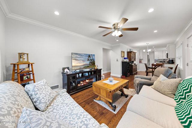 8 Meadowbrook Avenue, Eatontown, NJ 07724