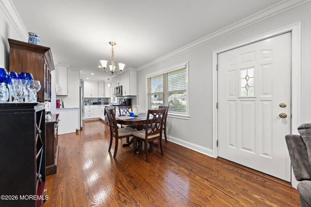 8 Meadowbrook Avenue, Eatontown, NJ 07724