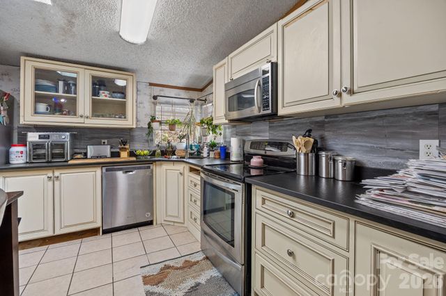 25 Weaver Lane, Black Mountain, NC 28711
