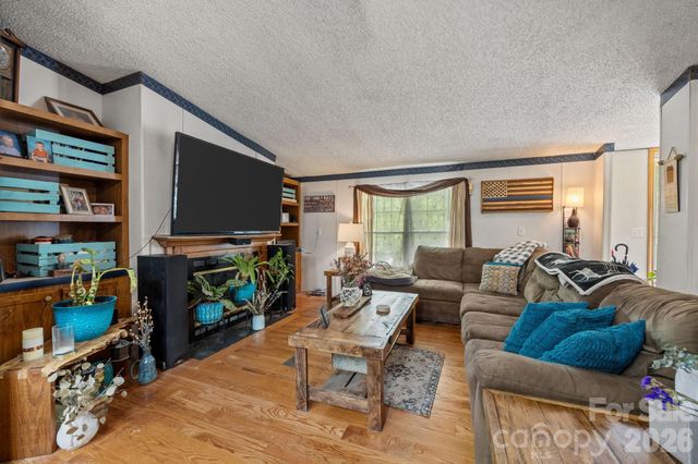 25 Weaver Lane, Black Mountain, NC 28711