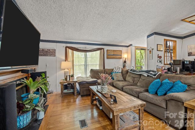 25 Weaver Lane, Black Mountain, NC 28711