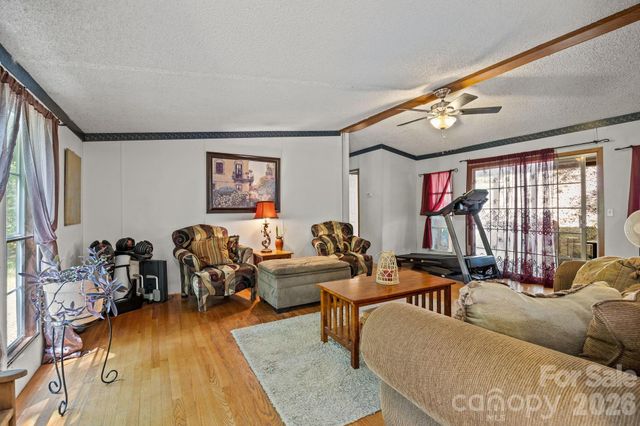25 Weaver Lane, Black Mountain, NC 28711