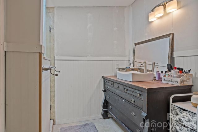 25 Weaver Lane, Black Mountain, NC 28711