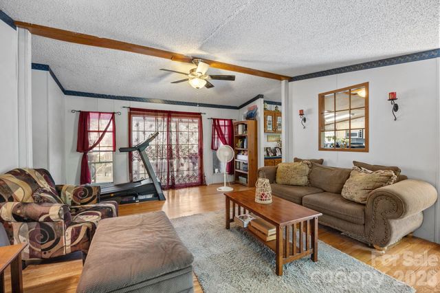25 Weaver Lane, Black Mountain, NC 28711