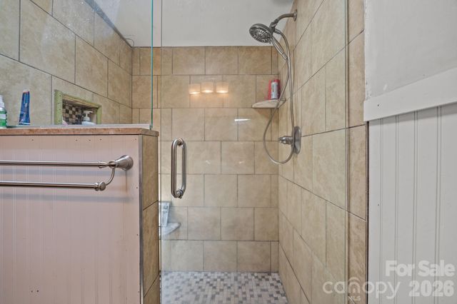 25 Weaver Lane, Black Mountain, NC 28711