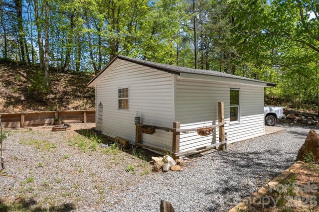 25 Weaver Lane, Black Mountain, NC 28711