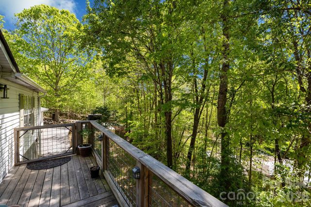 25 Weaver Lane, Black Mountain, NC 28711