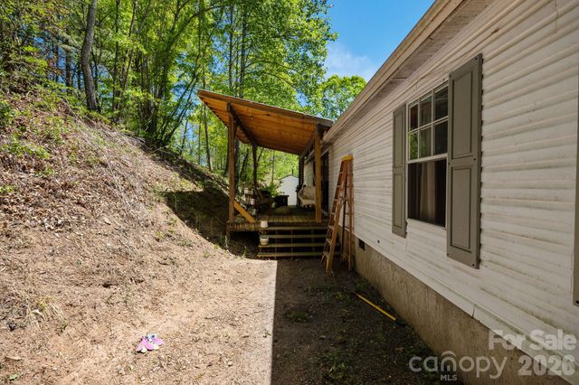 25 Weaver Lane, Black Mountain, NC 28711