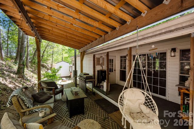 25 Weaver Lane, Black Mountain, NC 28711