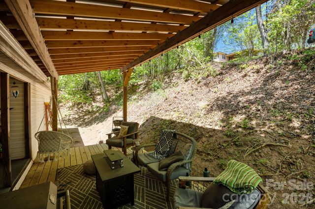 25 Weaver Lane, Black Mountain, NC 28711