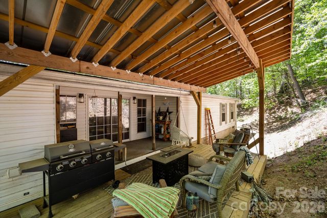25 Weaver Lane, Black Mountain, NC 28711