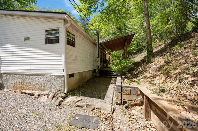 25 Weaver Lane, Black Mountain, NC 28711