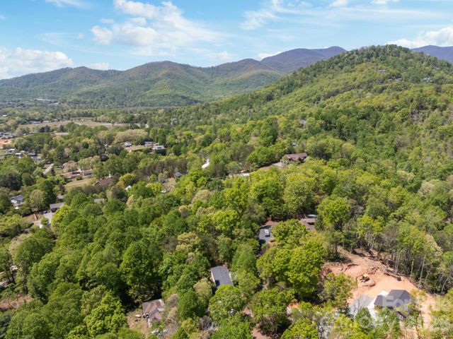 25 Weaver Lane, Black Mountain, NC 28711