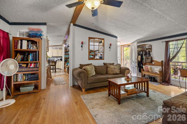 25 Weaver Lane, Black Mountain, NC 28711