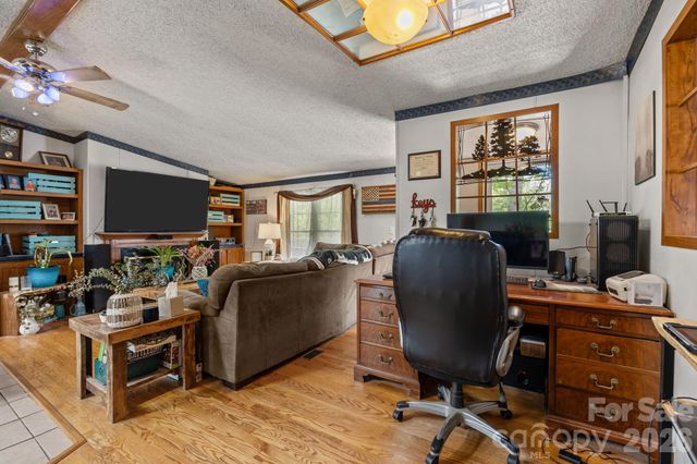 25 Weaver Lane, Black Mountain, NC 28711