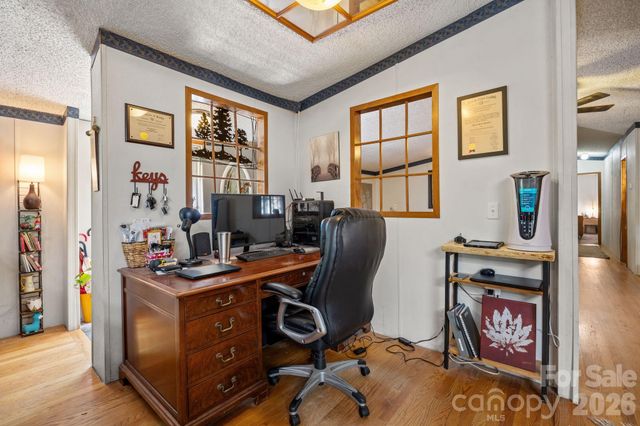 25 Weaver Lane, Black Mountain, NC 28711