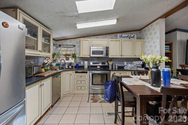 25 Weaver Lane, Black Mountain, NC 28711