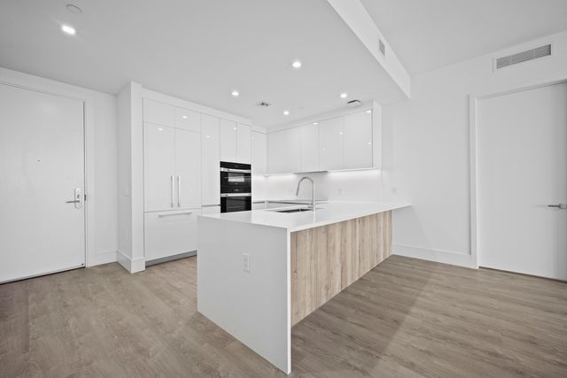 220 Lake Shore Drive 813, Lake Park, FL 33403