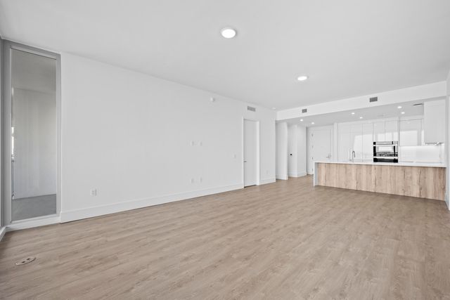 220 Lake Shore Drive 813, Lake Park, FL 33403