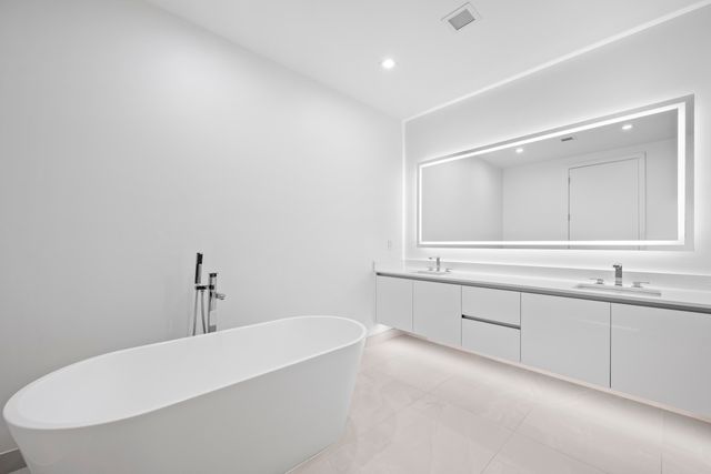 220 Lake Shore Drive 813, Lake Park, FL 33403