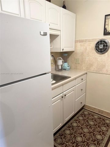 900 Atlantic Shores Blvd 220, Hallandale Beach, FL 33009