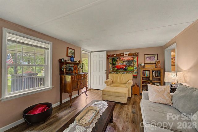 1350 N Skeenah Road, Franklin, NC 28734