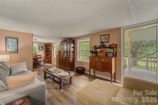 1350 N Skeenah Road, Franklin, NC 28734